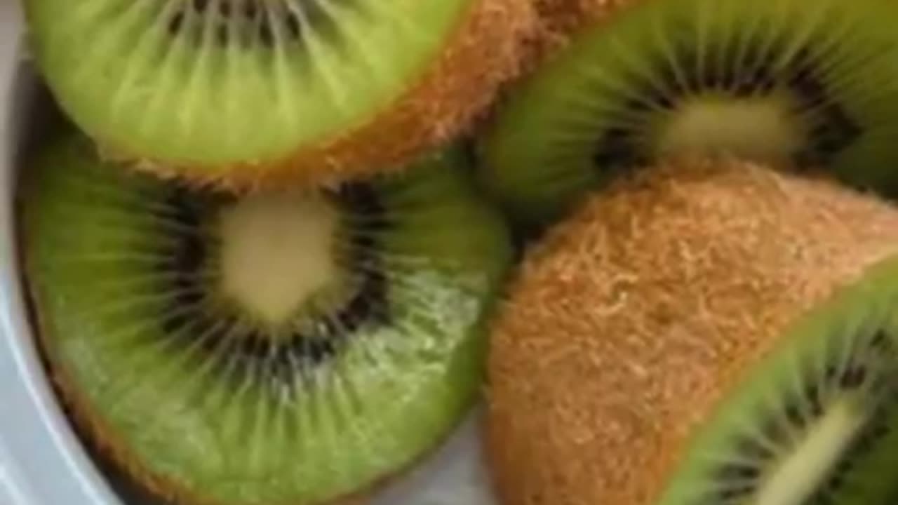 Two benefits of eating kiwi