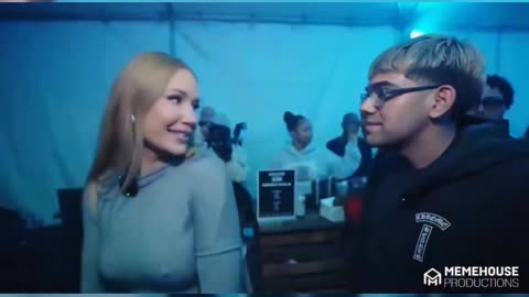 Iggy Azalea twerking on Neon and he didn't know what to do with all that