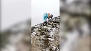 Expert: Everest trekkers may be stranded due to lack of training