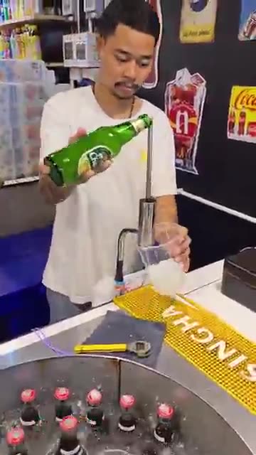 Unbelievable Beer Tricks! Bangkok Street Bar Show You Can’t Miss
