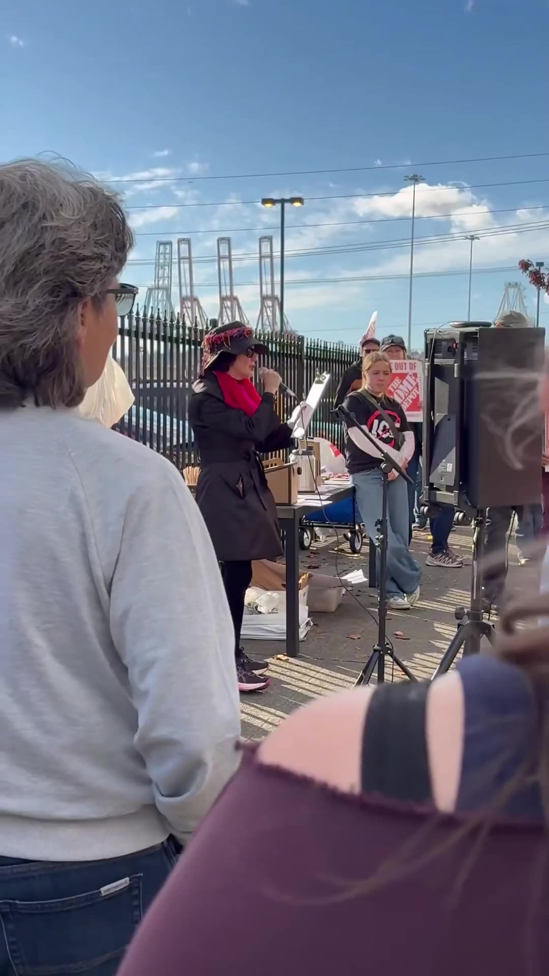 🚨 LMAO! Leftist protestors are outside a Seattle Home Depot DEMANDING the store harbor