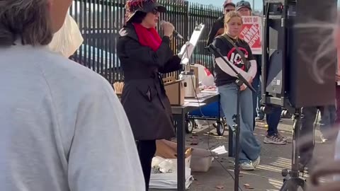 🚨 LMAO! Leftist protestors are outside a Seattle Home Depot DEMANDING the store harbor