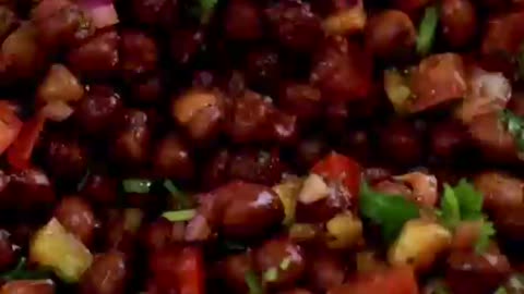 indian rasepi Kala Chana Chaat (Black Chickpeas Chaat)