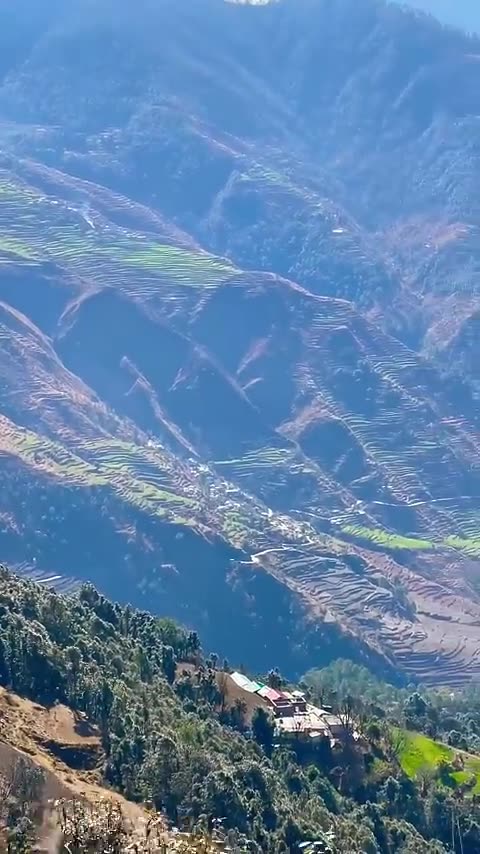 Yu to akela bhi aksar ..........💕