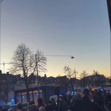 Stoccolma, bus si schianta contro una pensilina nell'ora di punta: morti e feriti