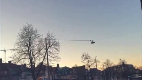 Stoccolma, bus si schianta contro una pensilina nell'ora di punta: morti e feriti