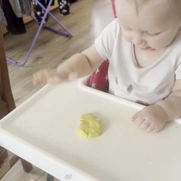 Baby Kayla Helps Mommy & Sister Bake Cookies 🍪💛
