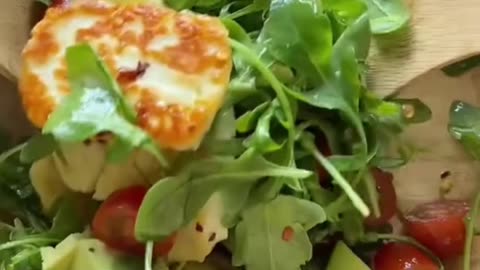 Halloumi salad