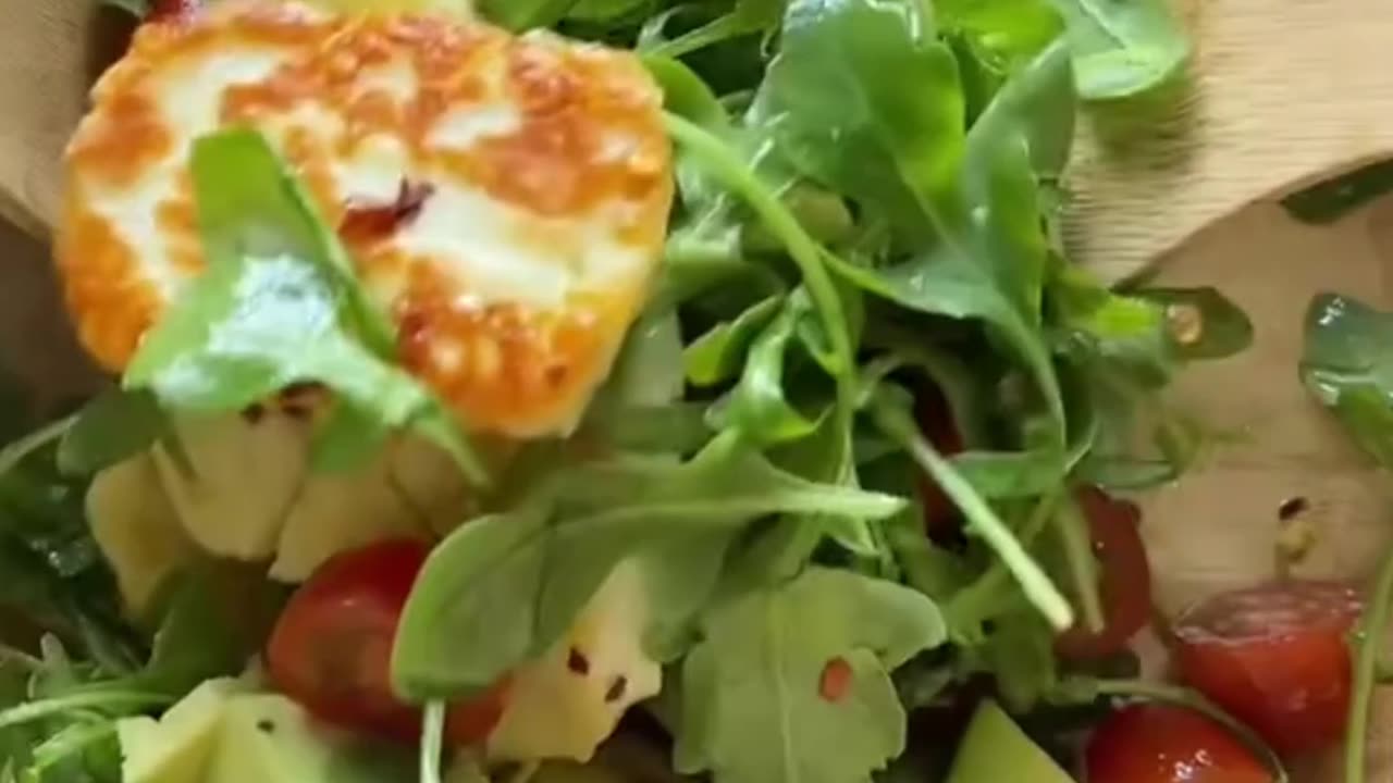 Halloumi salad