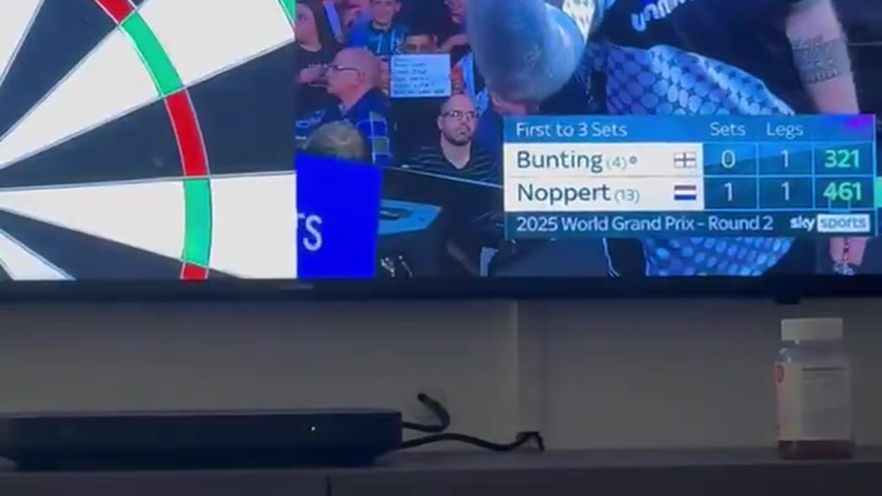 Chants of "Keir Starmer's a wanker" at the darts 🎯