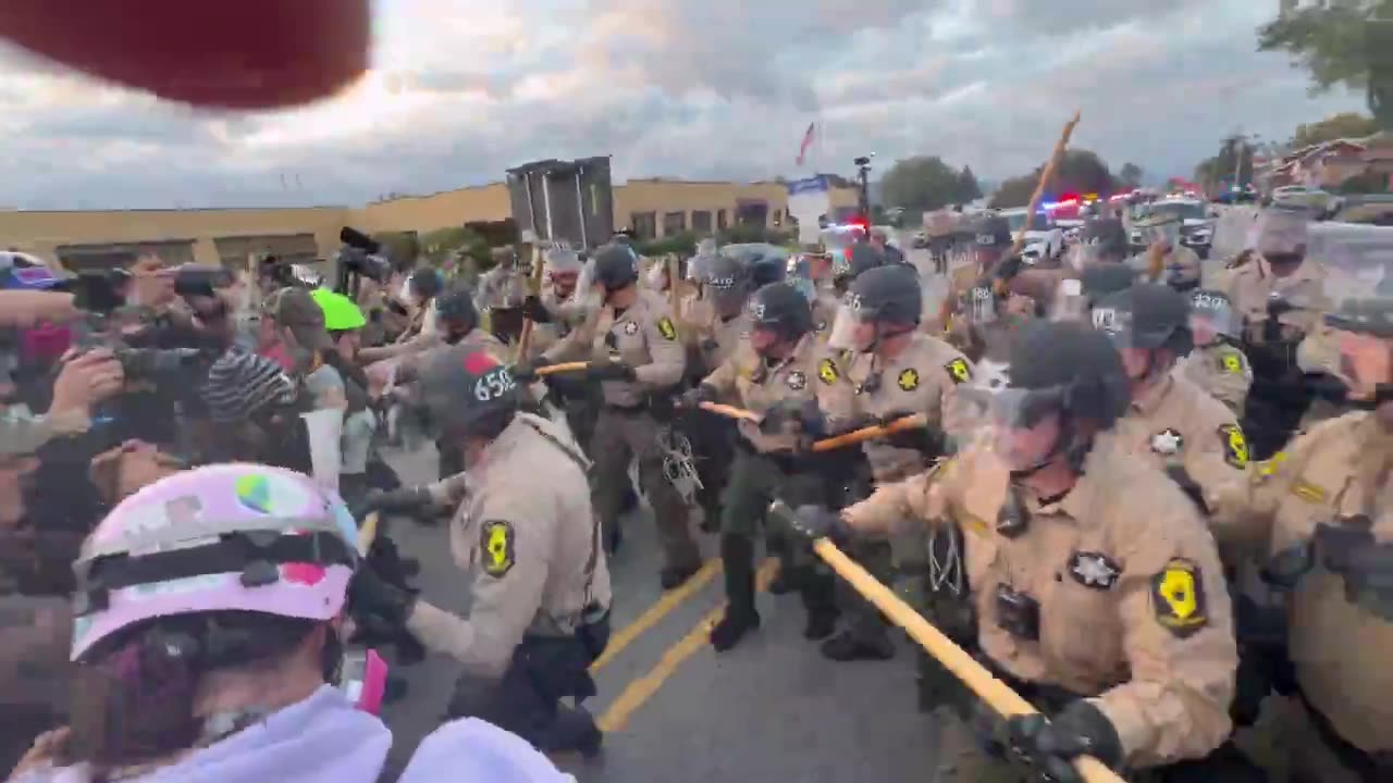 brawl has broken out at the Chicago ICE between rioters and Illinois police