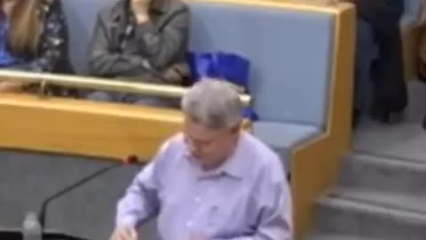 🔥💣 🇨🇦 citizen receives standing ovation after laying out Klaus Schwab's plan to enslave the world