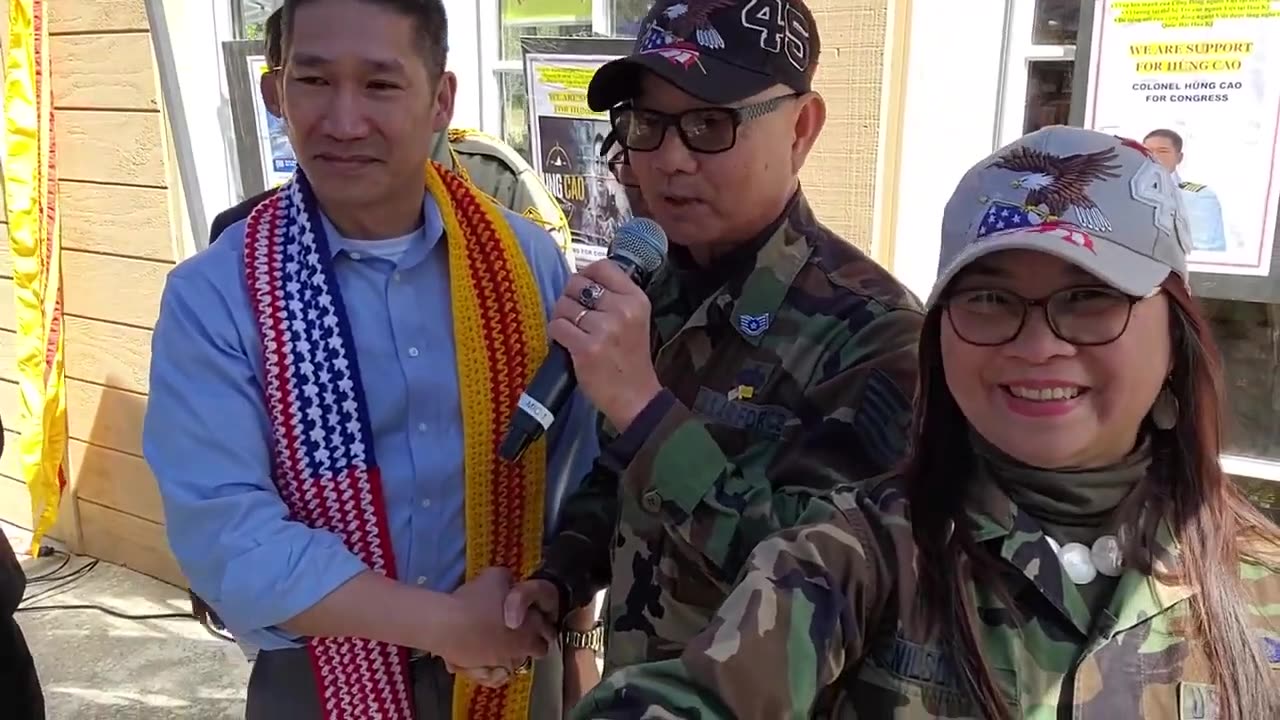 GIA ĐÌNH CÁNH HỮU ỦNG HỘ ĐẠI TÁ HÙNG CAO