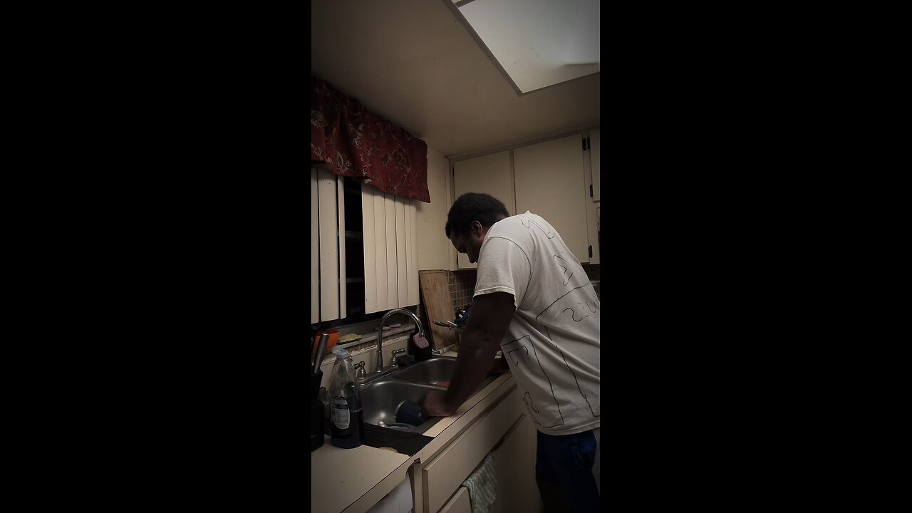 Watch this video get at least 1M views.