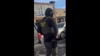 Un agente de ICE se jacta de que gana 200,000$ y solo terminó la secundaria