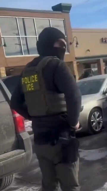 Un agente de ICE se jacta de que gana 200,000$ y solo terminó la secundaria