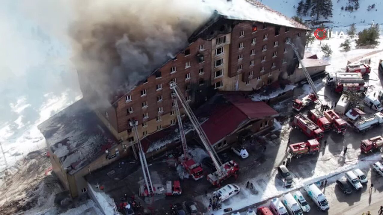 Alev alev yanan otel havadan görüntülendi