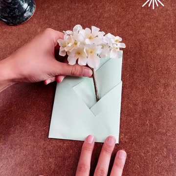 Blooming envelope for special moments