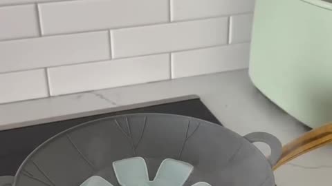3PCS Silicone Lids 🍲 No More Spills in the Kitchen