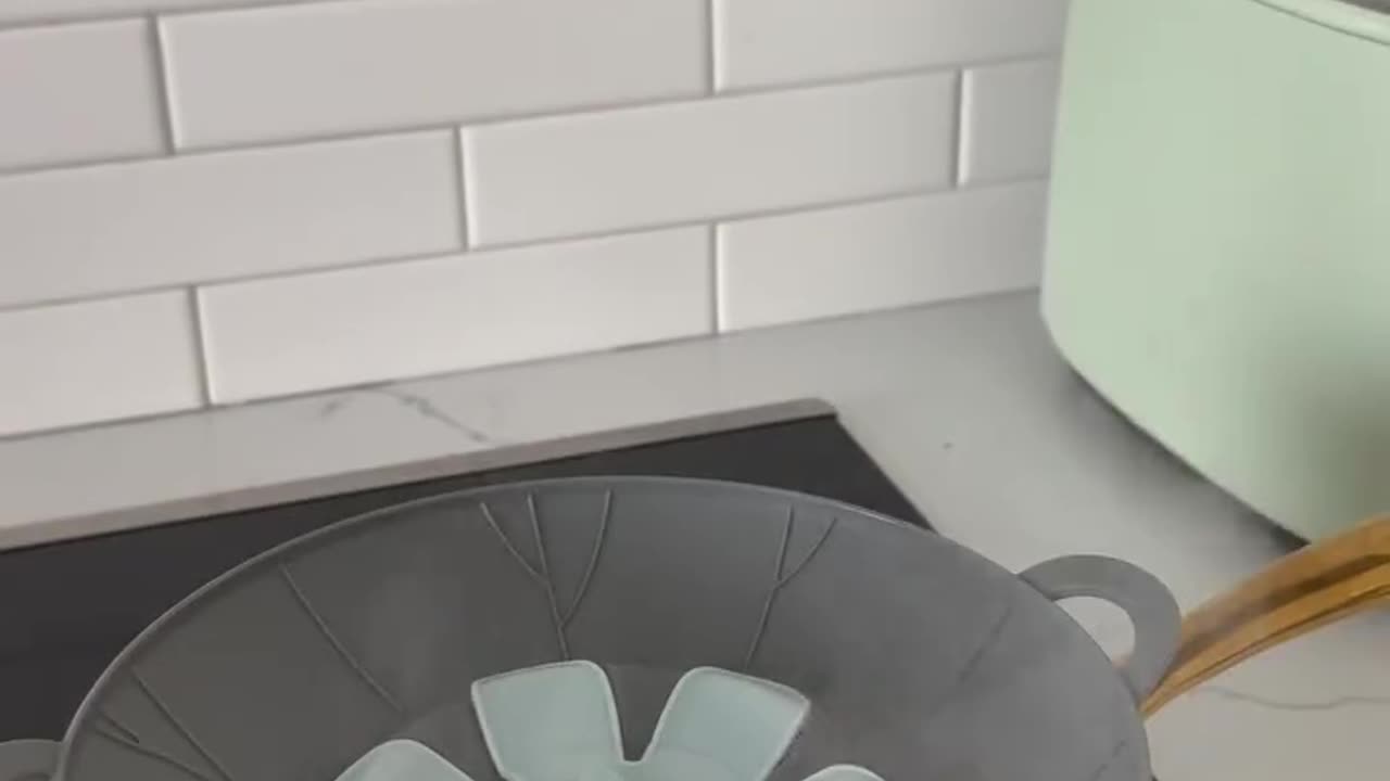 3PCS Silicone Lids 🍲 No More Spills in the Kitchen