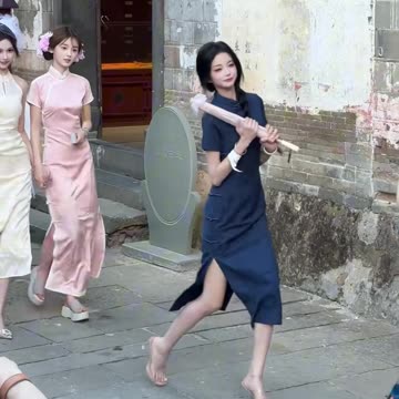 Literally UNSTOPPABLE! | Petite Jet Black Bodycon Dress Sensual Ramp Walk - Daily Beauty EP 459