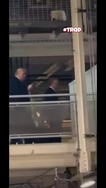 Video shows President Trump seemingly flipping off 🖕 an autoworker during a factory visit!