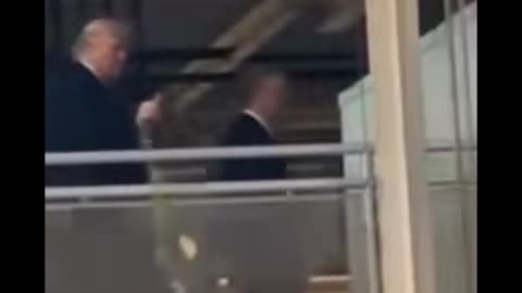 Video shows President Trump seemingly flipping off 🖕 an autoworker during a factory visit!