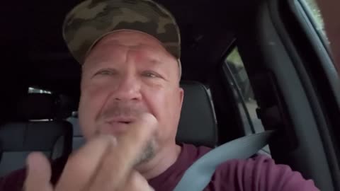 Alex Jones - Zohran Mamdani gives his middle finger to a Christopher Columbus stat