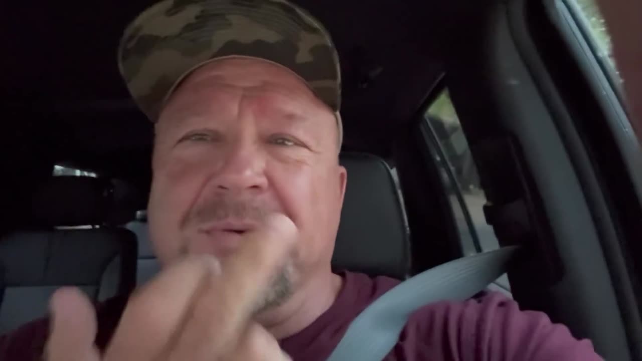 Alex Jones - Zohran Mamdani gives his middle finger to a Christopher Columbus stat