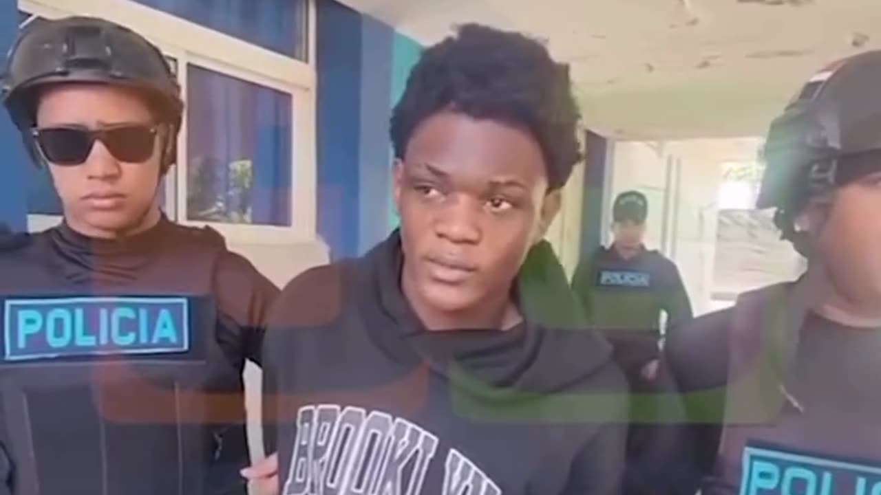 VIDEO: Arrestan joven en Santiago