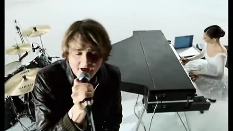Shocking: Keane - Everybody's Changing (Official Music Video)