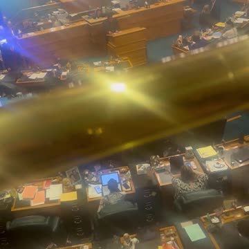 🚨📺 LAWMAN WATCHES NETFLIX DURING GUN BAN VOTE