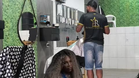 Quando a mulher gosta da mudança que o barbeiro fez no marido dela