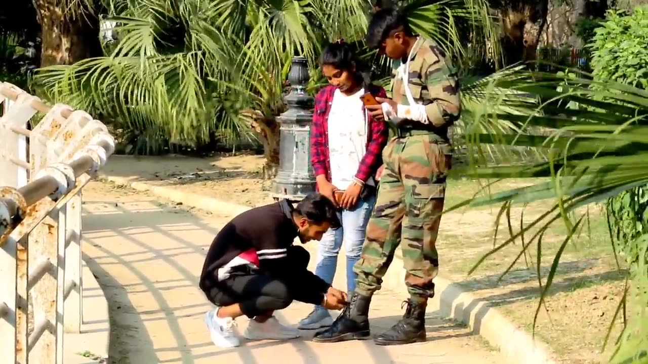 AN INJURED SOLDIER PEOPLE HELP OR NOT || A SOCIAL EXPERIMENT || ARMY PRANK IN INDIA Diary of vipin