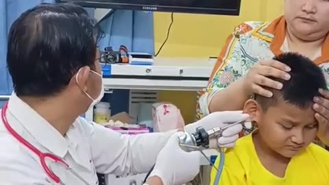 🤯✨ How Do Doctors Remove Things From Ears? | FeedMyCuriosity