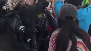 DHS agent, defending the DTLA detention center, says that one of the rioting terrorists