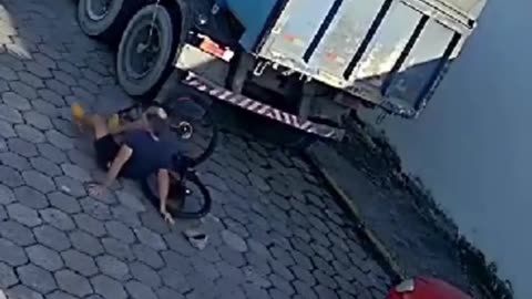 Man, this parked trucks are here to kill us all