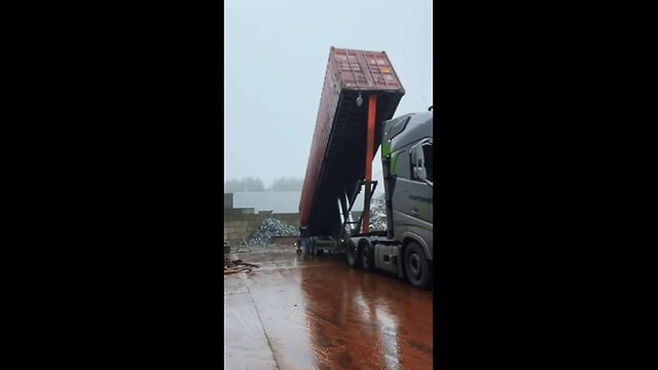 Have you ever seen a truck loading operation like this_ Amazing!