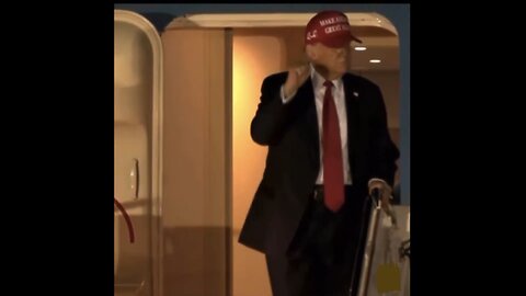 TRUMP❤️🇺🇸🥇🪽ON AIR FORCE ONE🤍🇺🇸🏅🪽🛫LANDS IN FLORIDA💙🇺🇸🏅🪽🛬🏝️⭐️