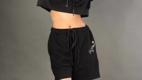 Yohani- Beautiful Singer witht a beautiful Voice