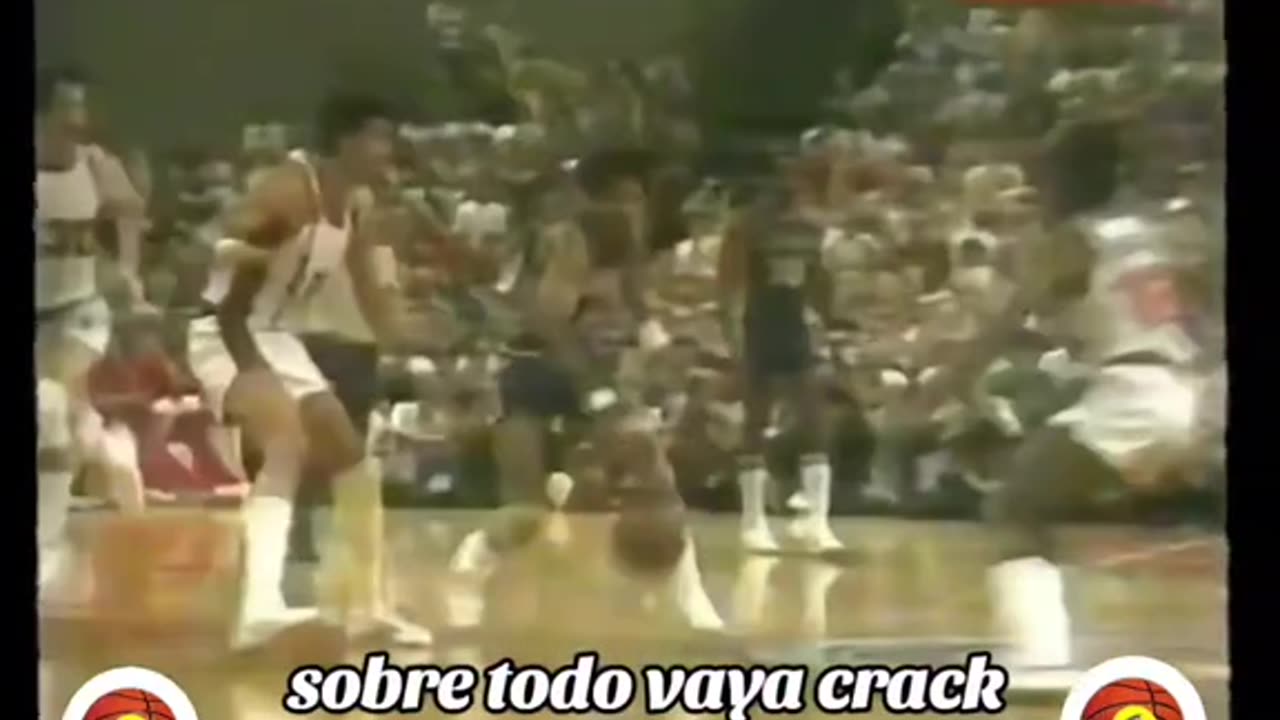 JULIUS ERVING volando por encima de BILL WALTON!!