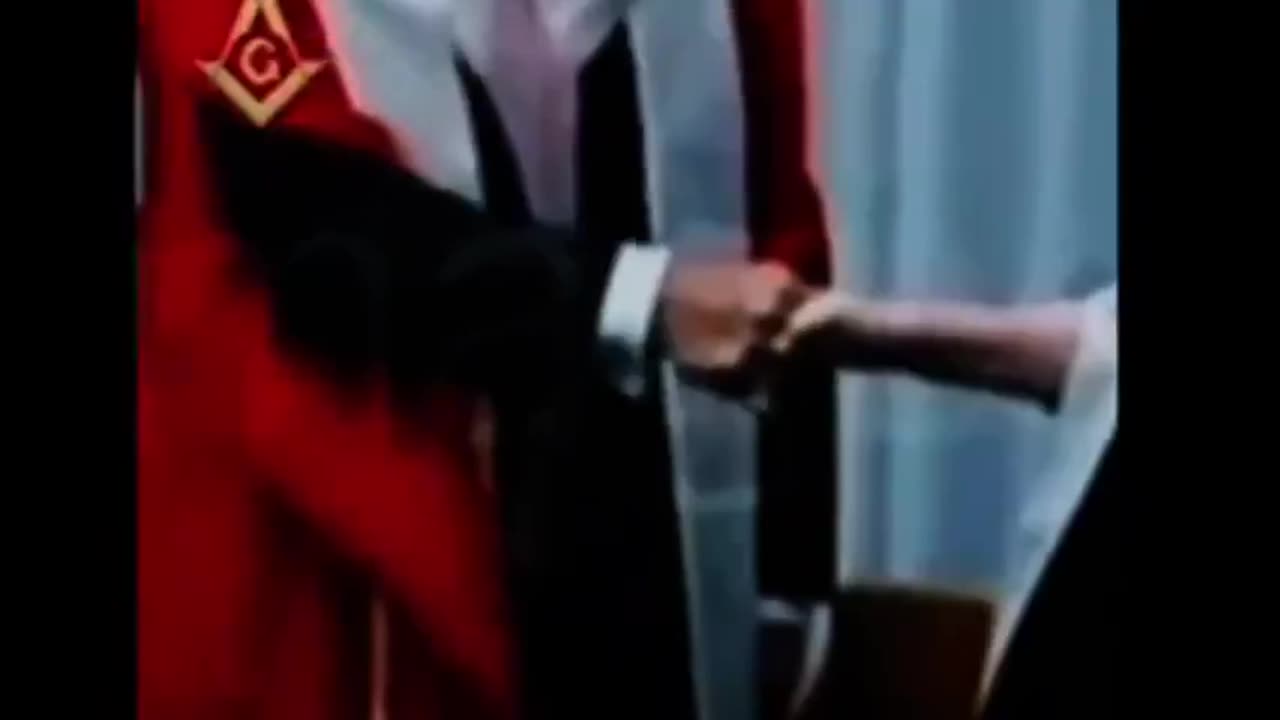 DOVADA ca DONALD John TRUMP presedintele S.U.A. E MASON al Arcului Regal!