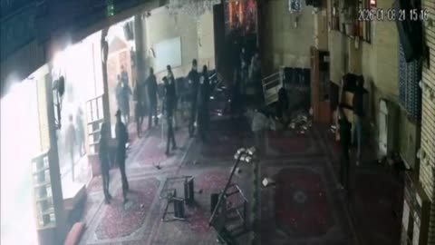 🇮🇷 🔥 Iran on Fire: In Iran, they are destroying a mosque