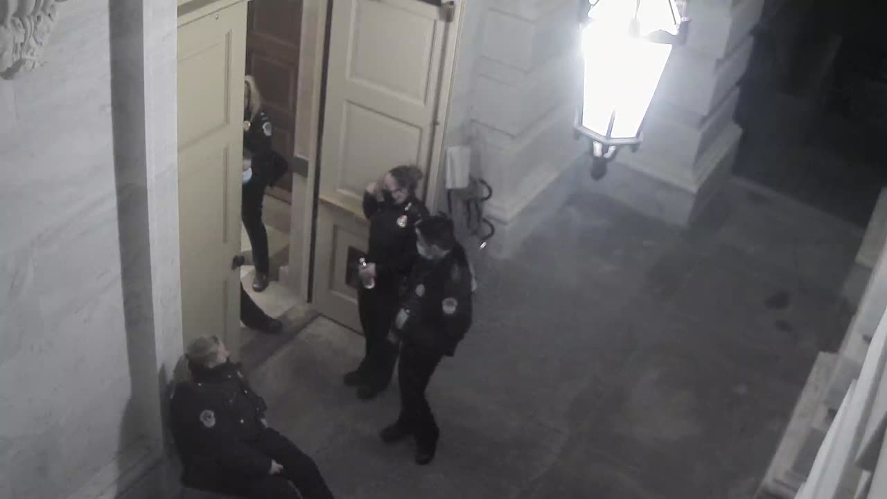 0401USCS01LawLibraryDoorExterior_2021-01-06_20h20min01s847ms.mp4