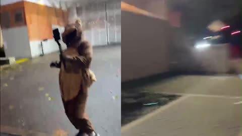 Portland Squirrel 🐿️steps over the ICE facility line and does the RayGun pose 😎🤔🫡🔥🤣