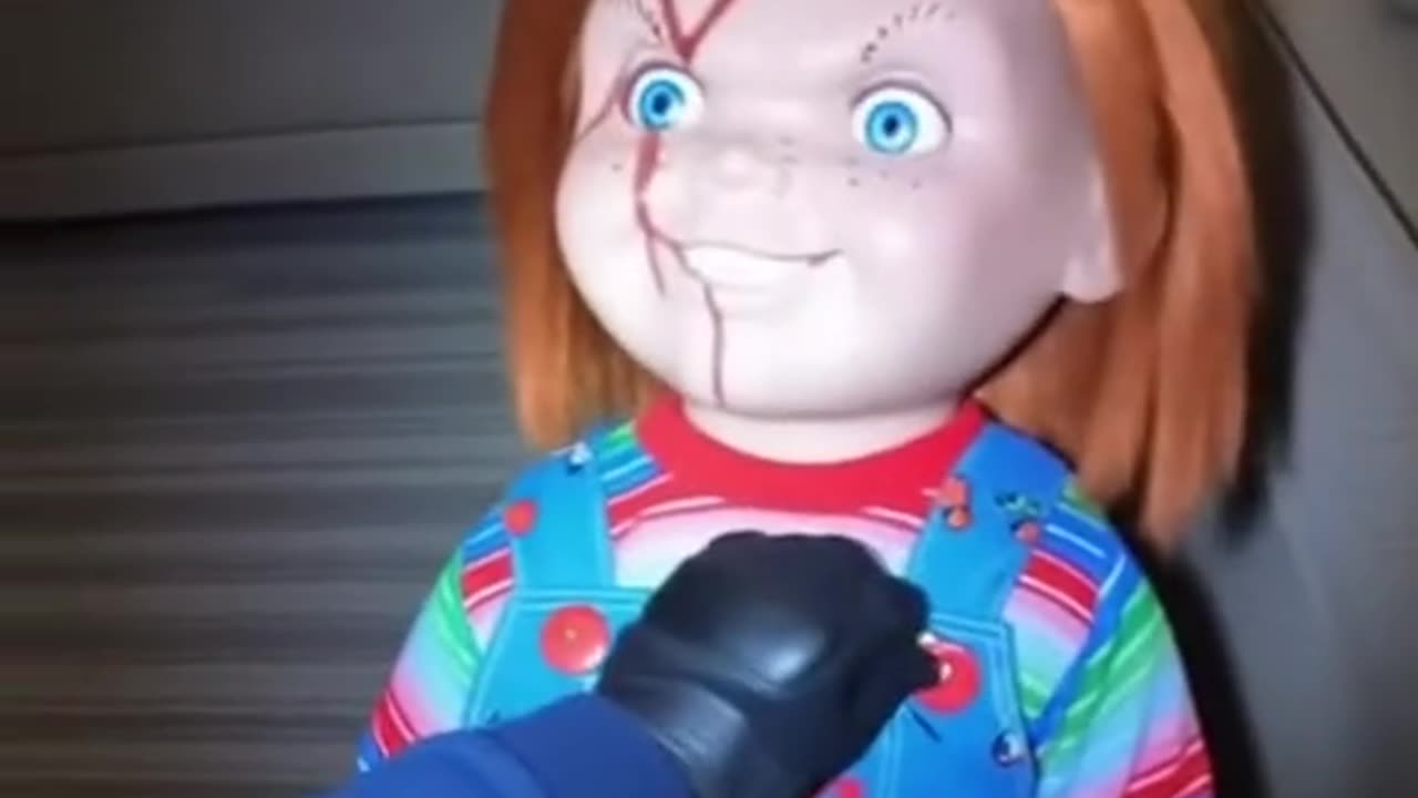 Deatining Chucky
