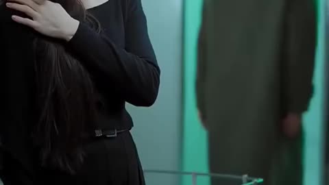 Cô g=ái vô tình c ắ=t vào tay và cái kết