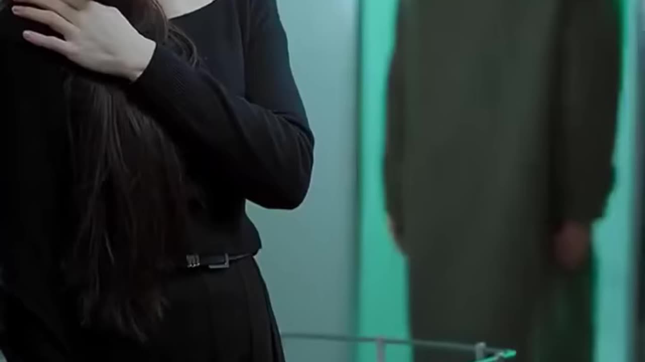Cô g=ái vô tình c ắ=t vào tay và cái kết