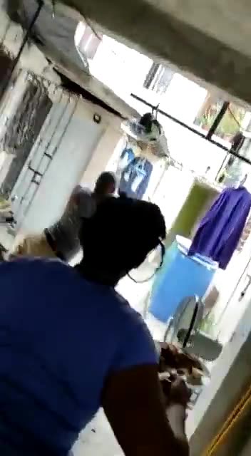 Momento que Tío lo tira al Tanque de Agua