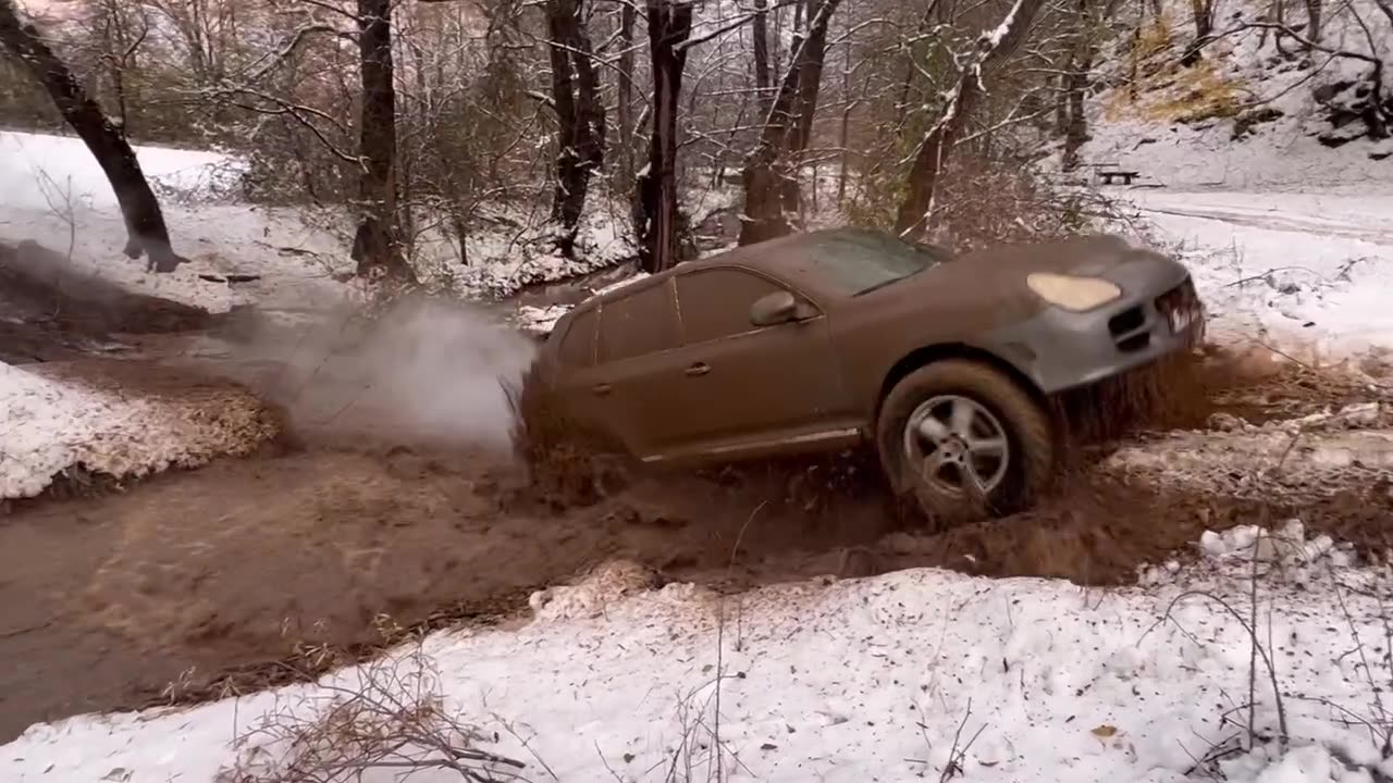 Porsche Cayenne 4.5S on 35s in Hard Off Road Battle
